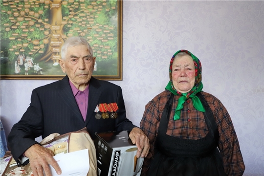 Поздравительную открытку от Президента РФ В. Путина получил 90-летний житель д. Нижние Бюртли-Шигали Комсомольского района Козлов Петр Ефимович