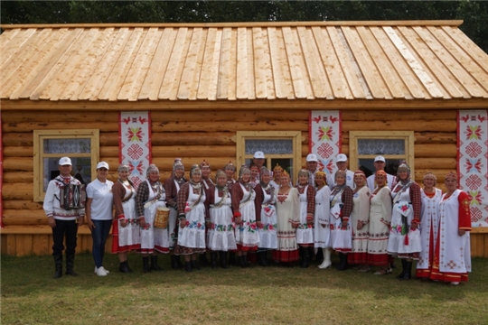 Ансамбль "Илем" (с. Чурачики) на празднике чувашской культуры "Уяв" в Республике Татарстан