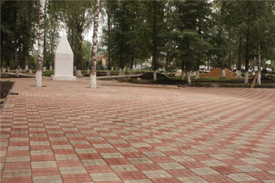 Центральный парк в селе Комсомольское преображается