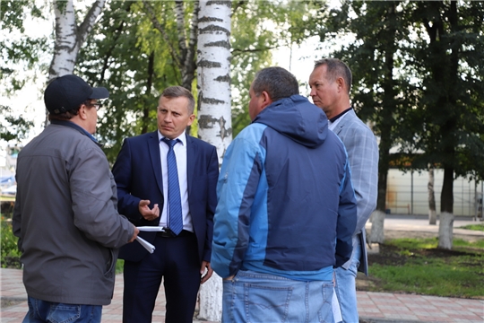 Глава администрации Комсомольского района Александр Осипов ознакомился с результатами благоустройства парка