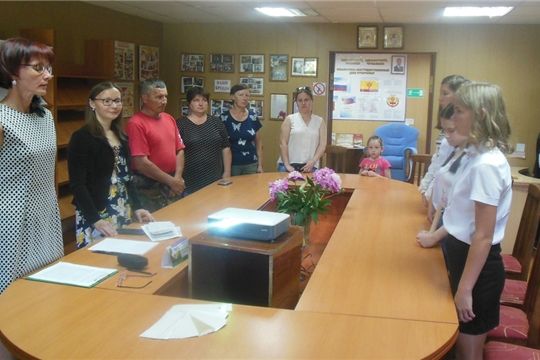 12 июня в межпоселенческой библиотеке вручили паспорта юным гражданам России