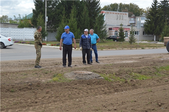 4 сентября глава администрации Красноармейского района А.Н. Кузнецов проверил работы по благоустройству района и ход уборочных работ