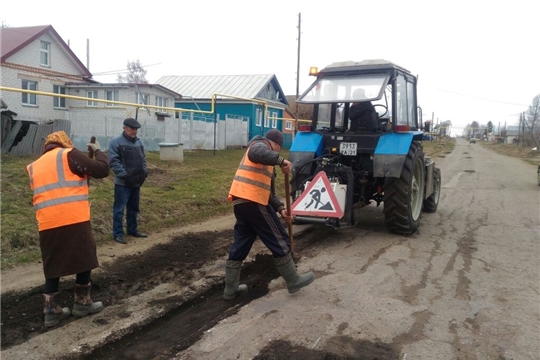 На автомобильных дорогах Красночетайского района начался сезон ямочного ремонта