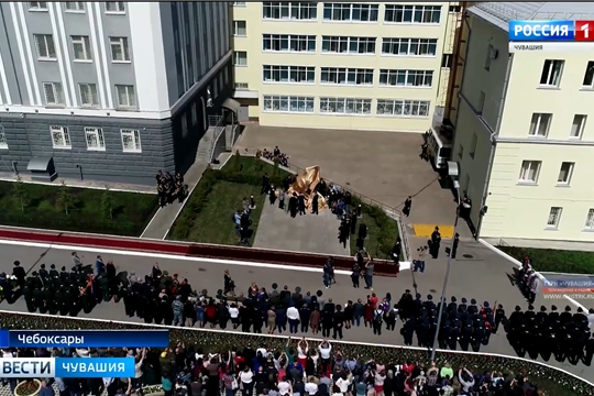 В канун Дня Победы в Чебоксарах установили памятник Герою Советского Союза Алексею Логинову