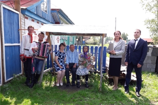 В Международный день семьи в районе чествовали супругов Куличевых, которые прожили в браке 55 лет