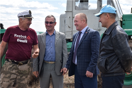 Глава администрации Красночетайского района Александр Башкиров ознакомился с ходом весенне-полевых работ