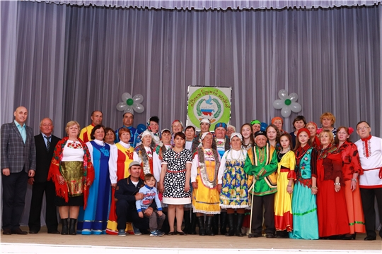 Праздник «Венок дружбы народов» объединила национальные семьи