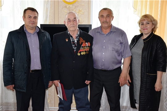 Продолжается вручение именных поздравлений с 90-летием ветеранам Великой Отечественной войны от Президента РФ Владимира Путина