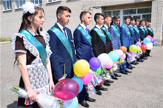 В атмосфере незабываемой торжественности прошел праздник последнего звонка в Атнарской школе.