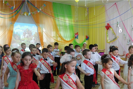 Прошли выпускные утренники в детском саду "Рябинушка"