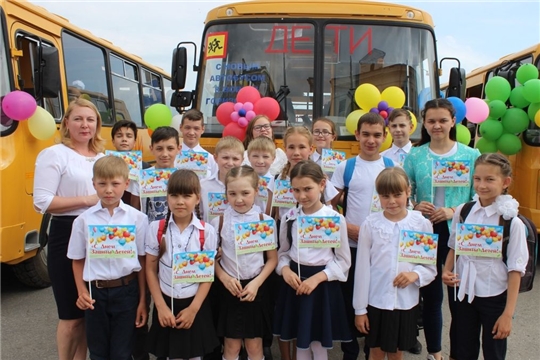 В рамках акции "Стань первым!" Красночетайская СОШ получила ключи от школьного автобуса