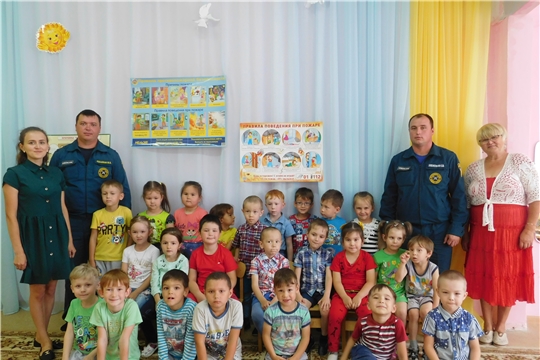 Очередная встреча работников пожарной охраны с воспитанниками детского сада «Рябинушка»