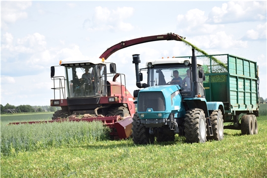 Аграрии Красночетайского района не снижают показатели по заготовке кормов