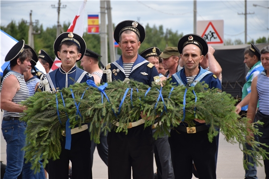 Ветераны военно-морского флота отметили свой любимый праздник - день ВМФ.