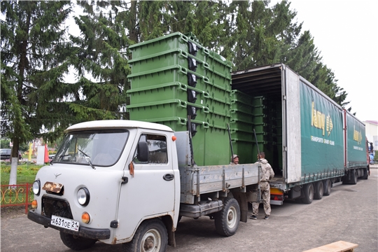 В Красночетайский район доставлены новые евроконтейнеры для накопления ТКО