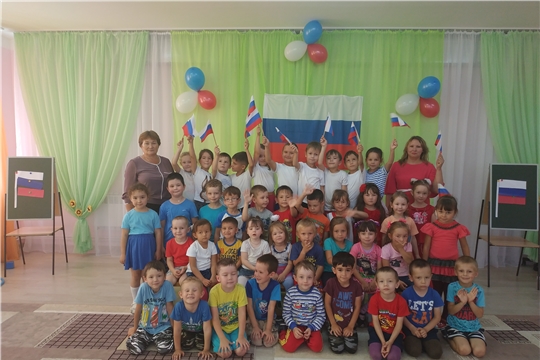 В детском саду "Солнышко" прошли мероприятия приуроченные ко Дню Государственного флага Российской Федерации