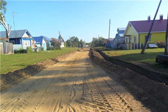 В деревне Старые Атаи идет ремонт грунтовой дороги