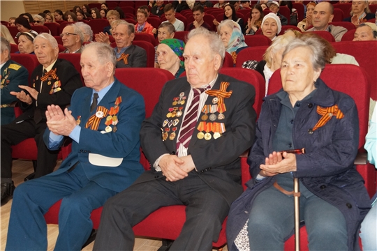Ко Дню Победы: ветеранам Ленинского района г.Чебоксары подарили большой концерт