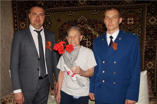 Ветераны Ленинского района г. Чебоксары принимают поздравления на дому