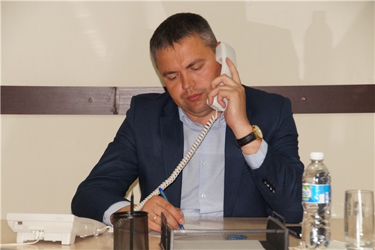 Глава администрации Ленинского района г. Чебоксары Максим Андреев ответил на вопросы жителей в ходе «Прямой линии»