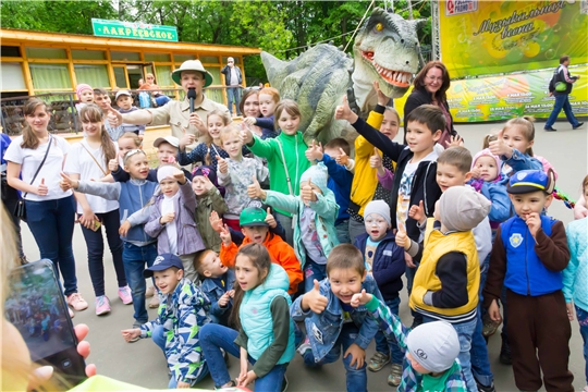 В Чебоксарах в  парке «Лакреевский лес» состоялось шоу с «живым» динозавром
