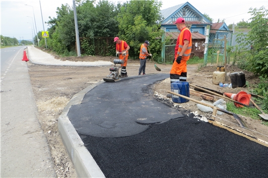 В Мариинско-Посадском районе идет строительство тротуаров вдоль дороги