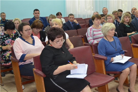 Требования пожарной безопасности, сельхозработы на полях района, 90-летие со дня рождения космонавта А. Николаева -  обсудили на рабочем совещании в админстрации Мариинско-Посадского района