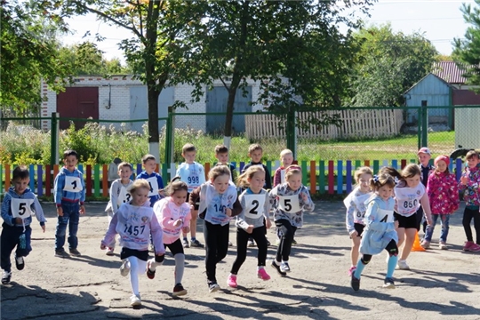 90 лет Андрияну Николаеву: в детском саду "Рябинка" состоялся легкоатлетический пробег