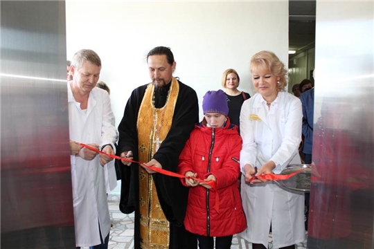 В рамках Единого  информдня в Урмарской центральной районной больнице запущен в эксплуатацию лифт в поликлинике