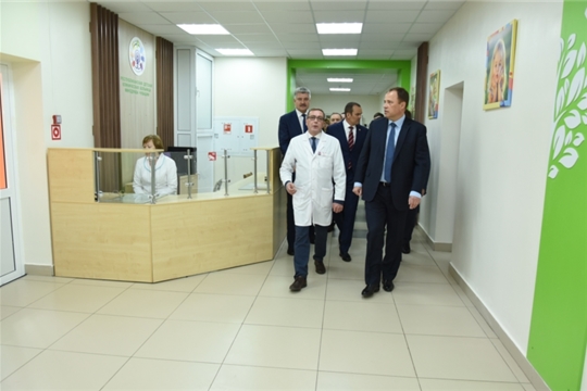 Игорь Комаров и Михаил Игнатьев ознакомились с работой Республиканской детской клинической больницы