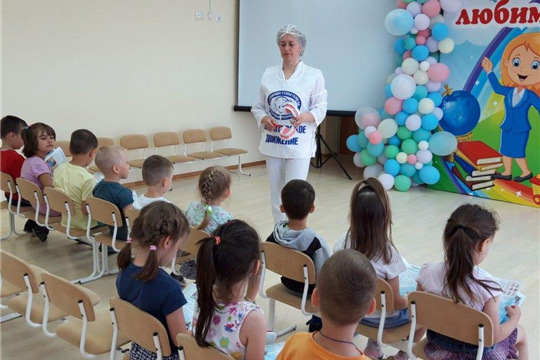 "Уроки здоровых зубов" в школах и детских садах в канун Дня защиты детей