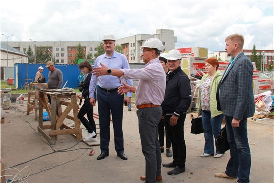Министр Владимир Викторов проинспектировал строительство поликлиники Центральной городской больницы
