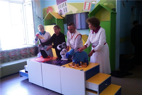 Актеры Чувашского государственного театра кукол порадовали пациентов детского отделения