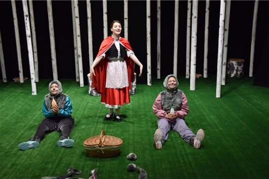 В Чувашском государственном экспериментальном театре драмы состоялась премьера спектакля «Красная Шапочка. Перезагрузка»