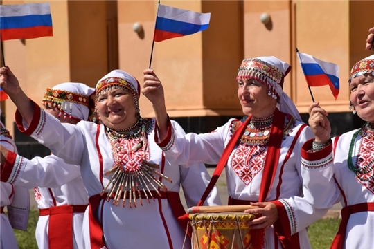 В Чебоксарах в День России прошёл «Парад дружбы народов»