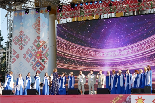 На Красной площади состоялся праздничный концерт творческих коллективов г. Чебоксары, посвященный 550-летию города Чебоксары