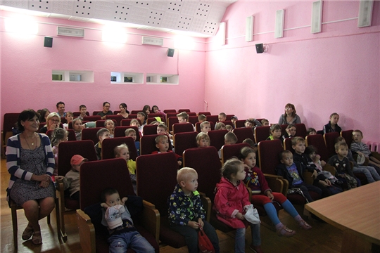 В кинозале «Чувашкино» прошел традиционный показ фильмов в рамках Дня семьи. любви и верности