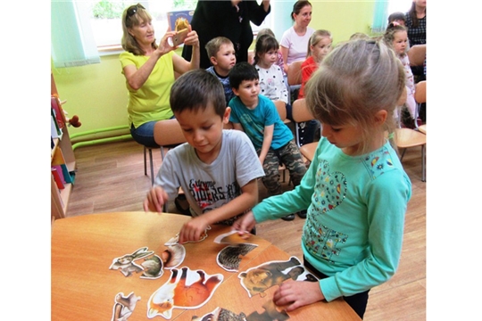 В Чувашской республиканской детско-юношеской библиотеке состоялась встреча с поэтом Алевтиной Корочковой