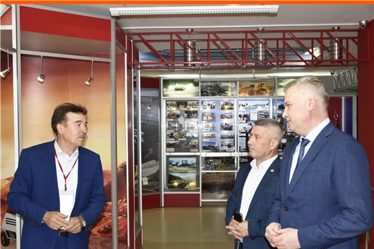 Министр культуры, по делам национальностей и архивного дела Чувашской Республики посетил Научно-технический музей истории трактора