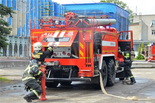 В здании ТЮЗа прошло тренировочное учение пожарно-спасательного гарнизона