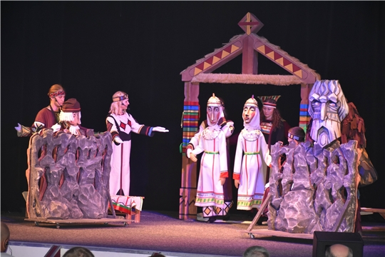 В праздничных Чебоксарах стартовали сразу два международных фестиваля