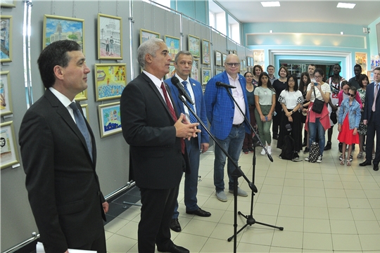 Чрезвычайный и Полномочный Посол Республики Куба в РФ открыл в Чебоксарах выставку детских рисунков «Мечтаю о Кубе»