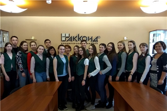 Учащиеся агрокласса Урмарского района побывали на кондитерской фабрике «Акконд»