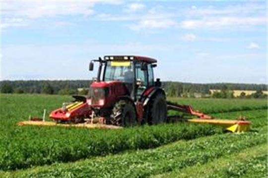 Скашивание многолетних трав ведется в 19 муниципальных районах республики