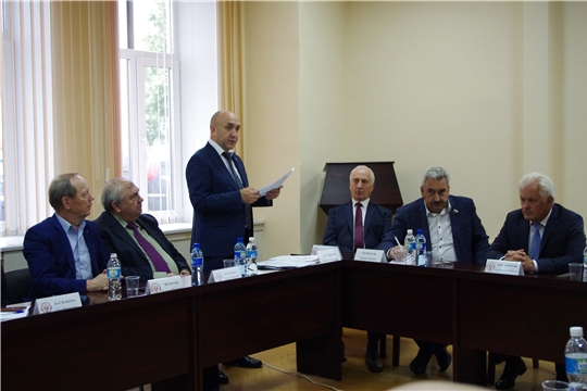 Сергей Артамонов обсудил вопросы развития агропромышленного комплекса республики с членами Общественной палаты