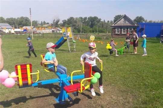 Новые детские и игровые площадки радуют селян