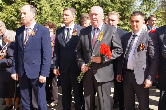 Министр Сергей Димитриев почтил память воинов, умерших от ран в эвакогоспиталях Чебоксар в годы Великой Отечественной войны