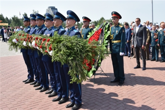 В День памяти и скорби Глава Чувашской Республики Михаил Игнатьев возложил венок к Вечному огню