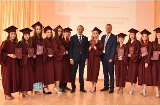Глава Чувашской Республики вручил дипломы выпускникам Чебоксарского филиала РАНХиГС