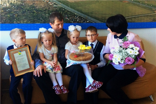 Многодетным семьям Новочебоксарска торжественно вручили сертификаты на земельные участки
